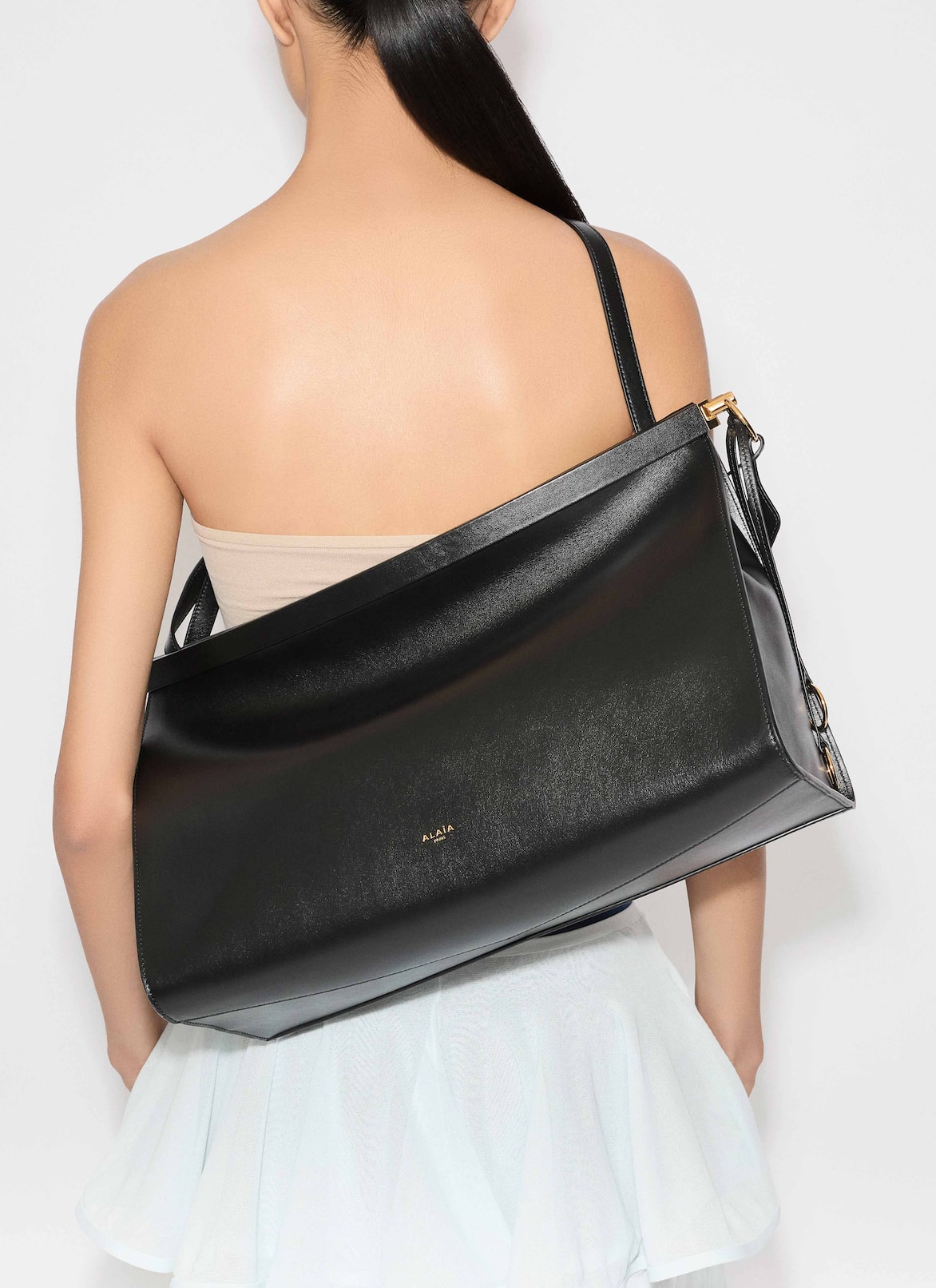 LE CLICK EAST WEST LARGE BAG IN LEATHER ALAÏA BLACK LE CLICK EAST WEST LARGE BAG IN LEATHER